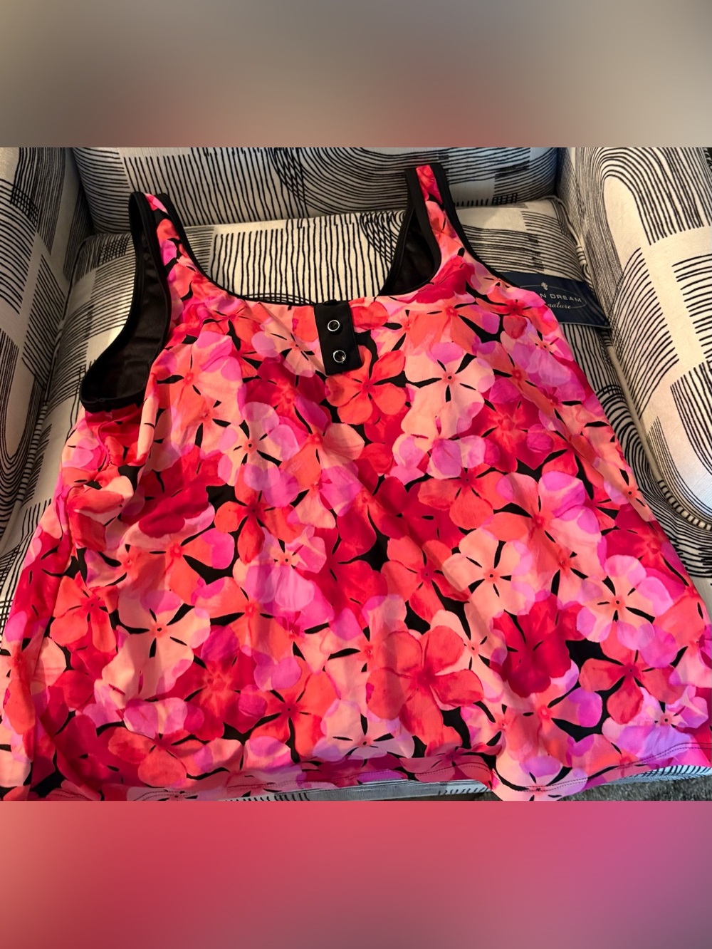 Pretty black & pink tankini 22W